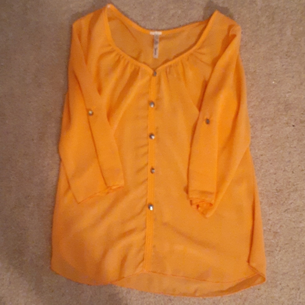 Two blouses - Picture 2 of 3